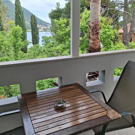 Palmyra Nydri (Lefkada)